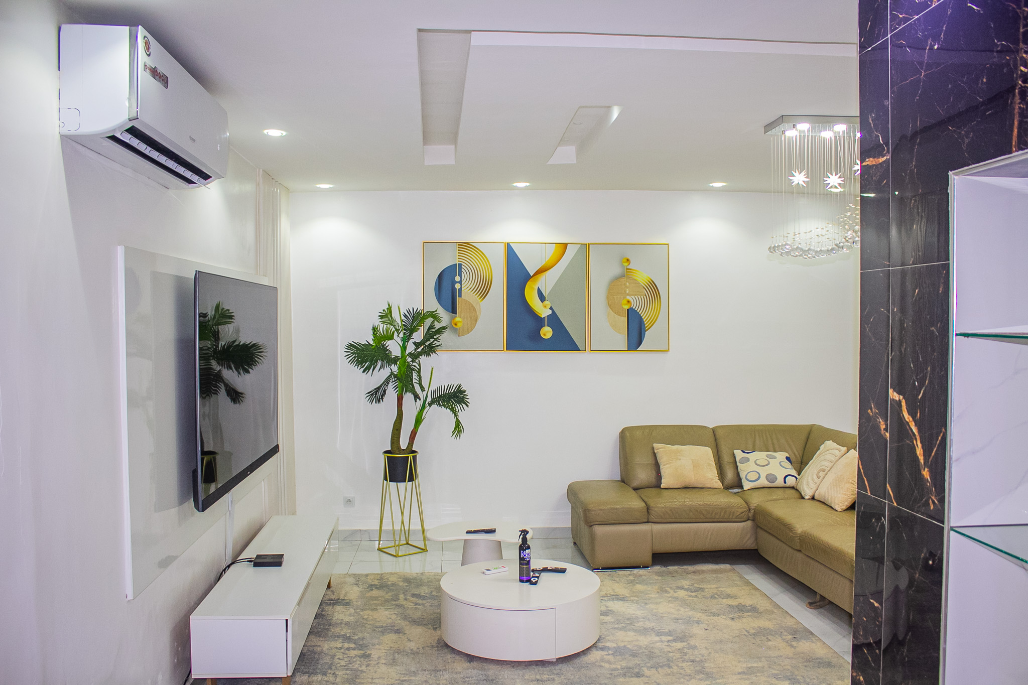 Eden Palace — Penthouse Salon